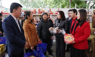 Hội Chữ thập đỏ tỉnh Bắc Ninh hỗ trợ 530 hộ khó khăn tại chương trình Chợ Tết Nhân ái